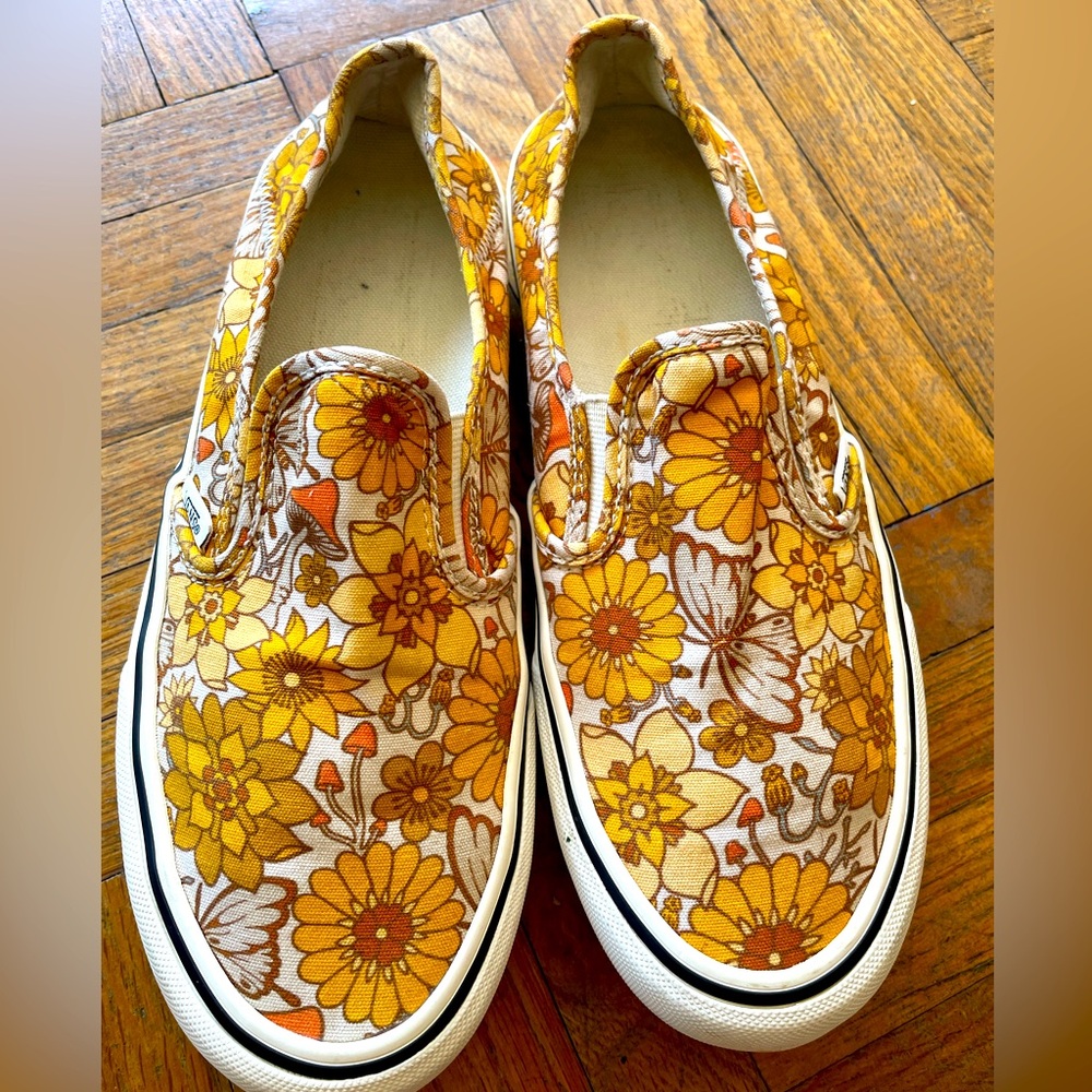 Womens 8.5 men’s 7 slip on vans mushrooms floral 70s style VGUC